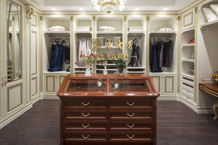 實(shí)木整體衣柜定做價(jià)錢(qián)