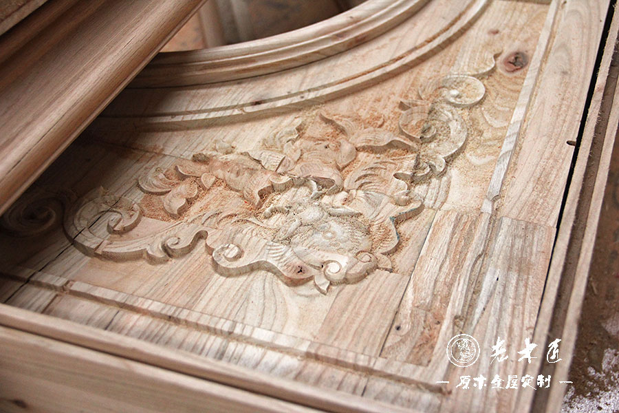 老木匠原木家具手工雕刻