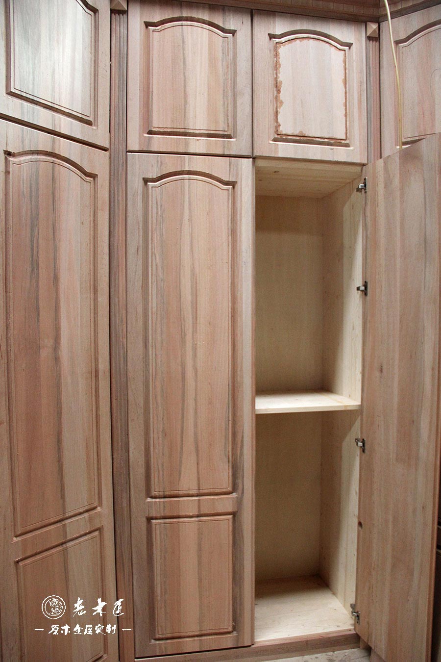老木匠車間原木衣柜試組裝