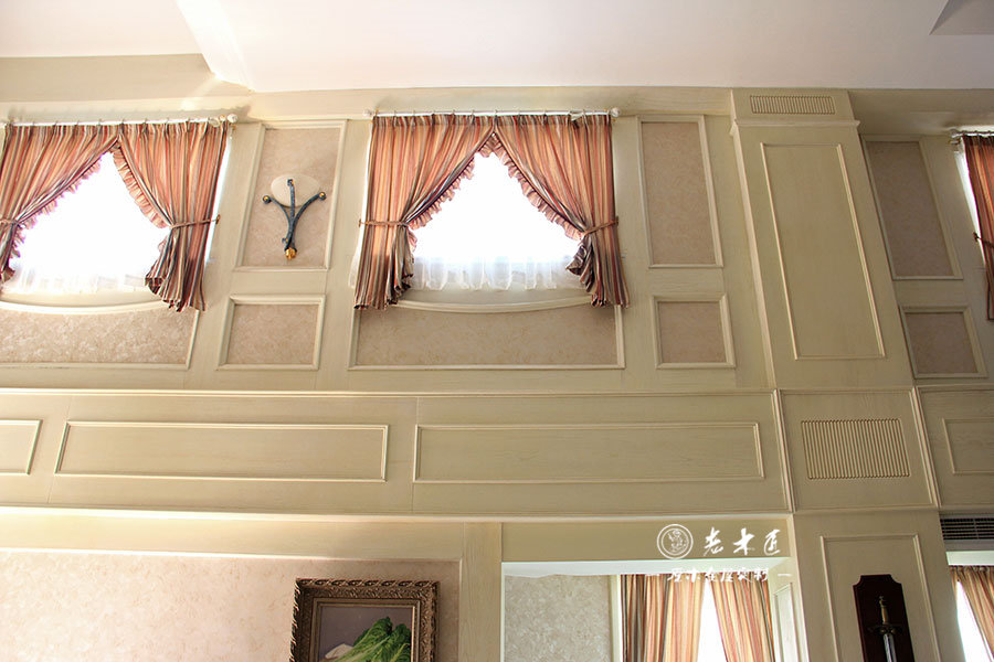 客廳護(hù)墻板原木裝修效果圖