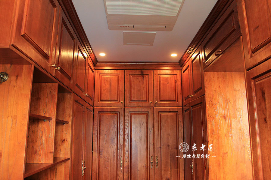 衣帽間整體衣柜原木裝修效果圖