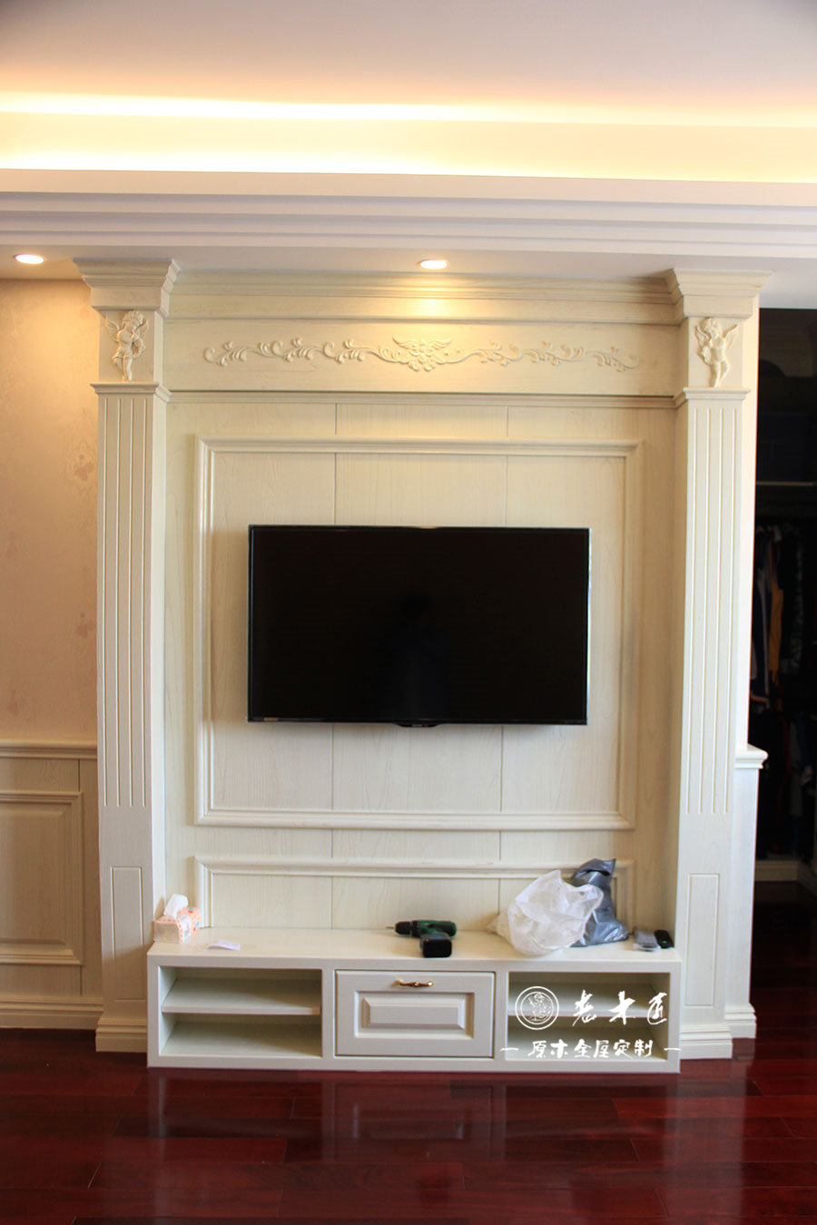 兒童房電視背景墻原木裝修效果圖