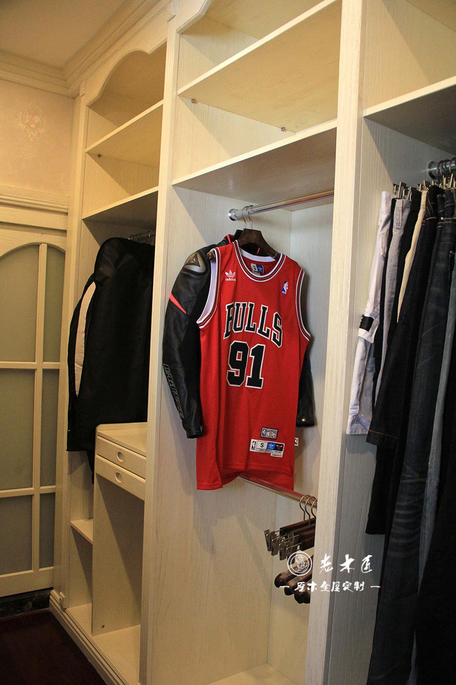 衣帽間整體衣柜原木裝修效果圖