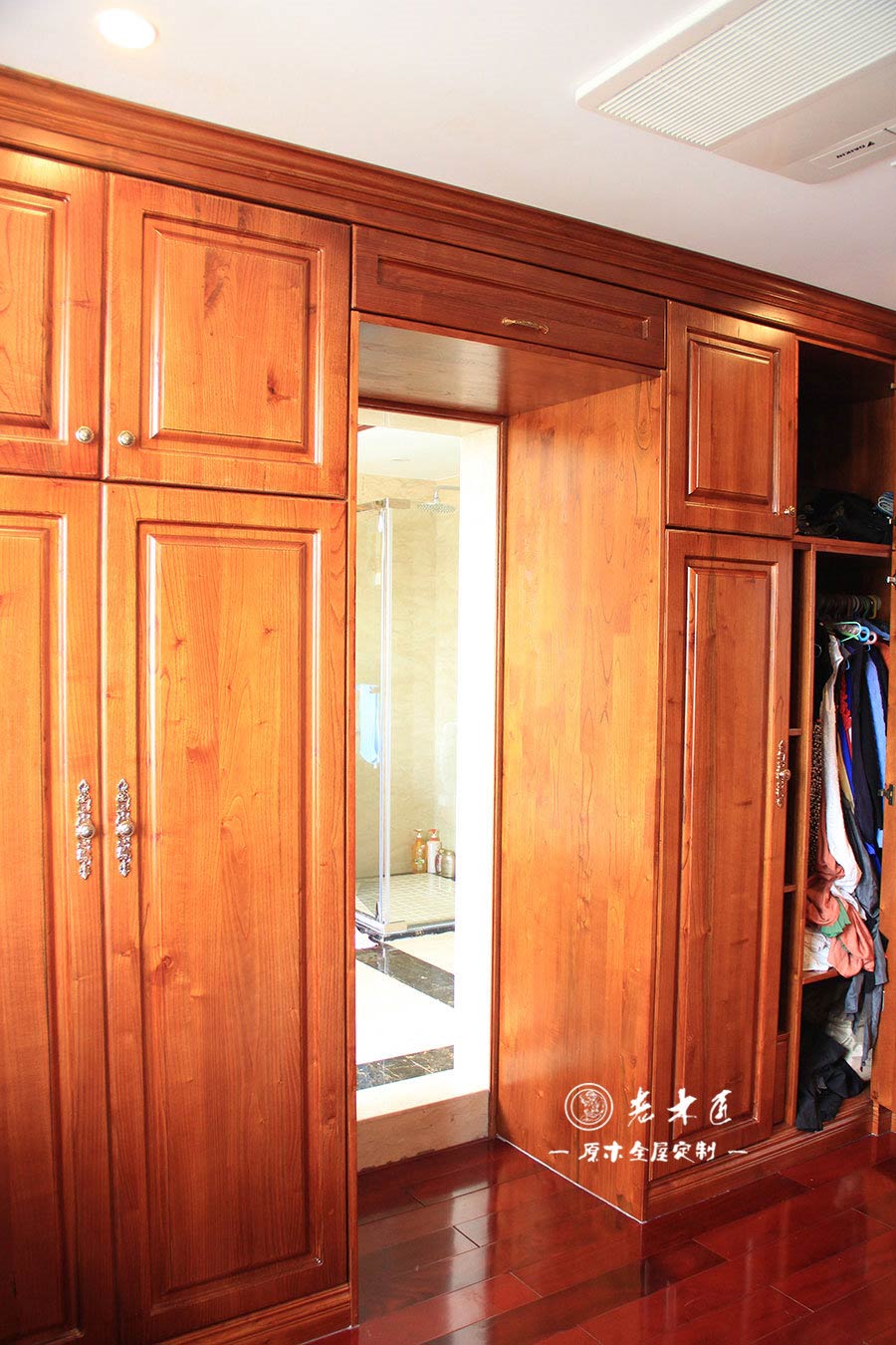 衣帽間整體衣柜原木裝修效果圖
