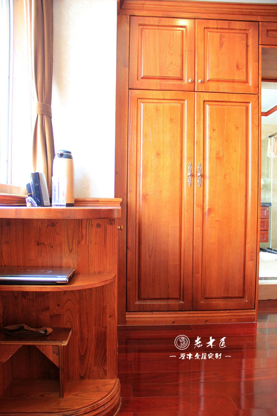 衣帽間整體衣柜原木裝修效果圖