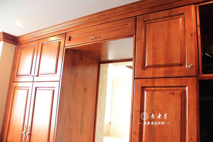 衣帽間整體衣柜原木裝修效果圖