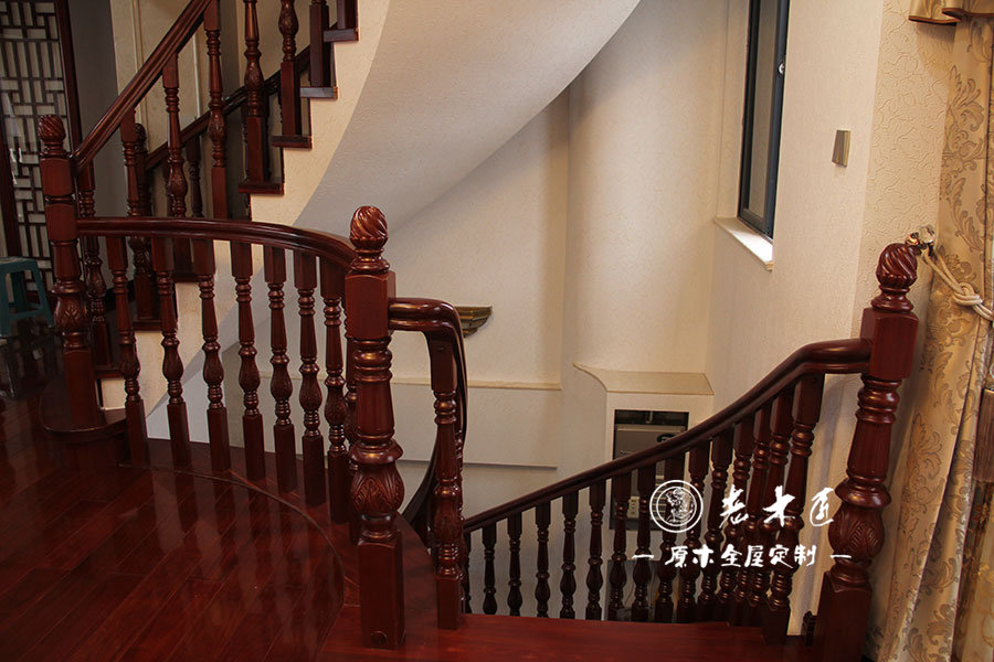 原木樓梯裝修效果圖