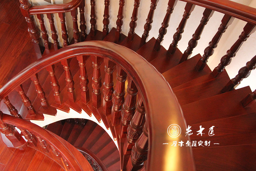 原木樓梯裝修效果圖