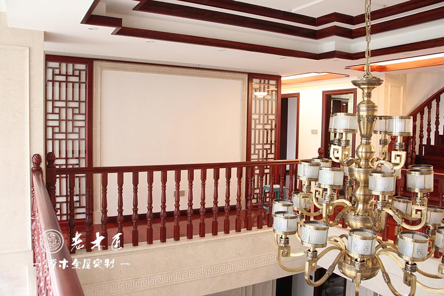 走廊護(hù)欄原木裝修效果圖