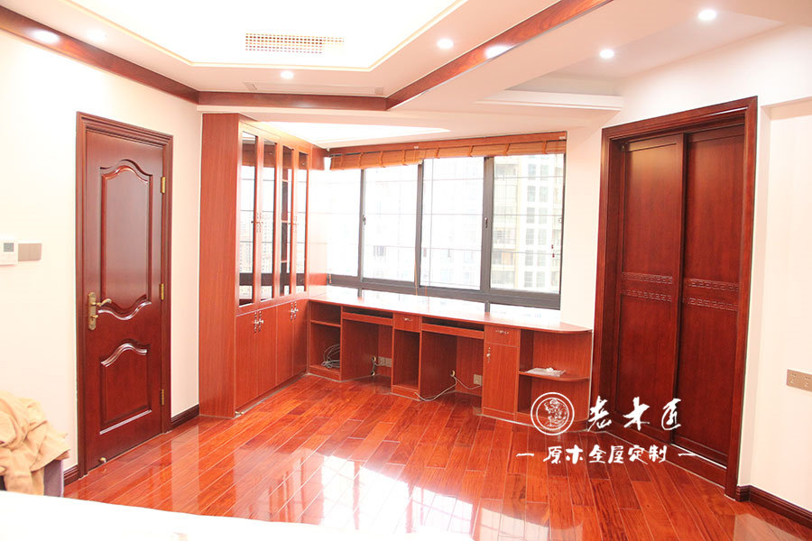 臥室原木衣柜裝修效果圖