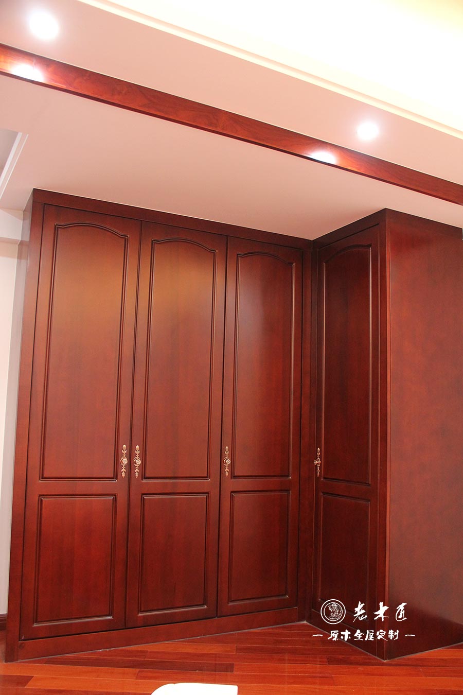 臥室原木衣柜裝修效果圖