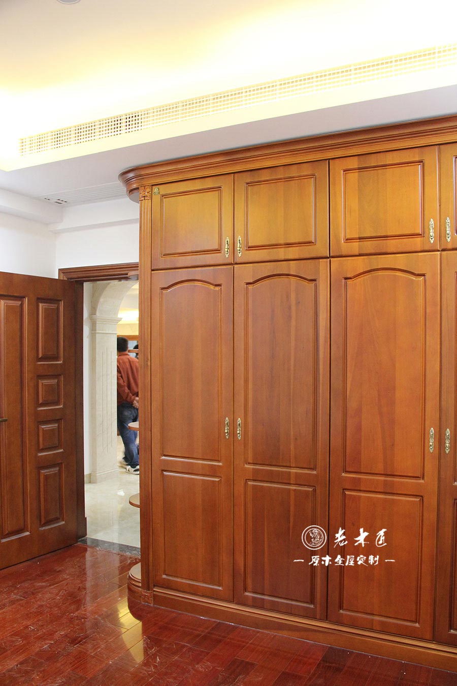 臥室原木衣柜效果圖