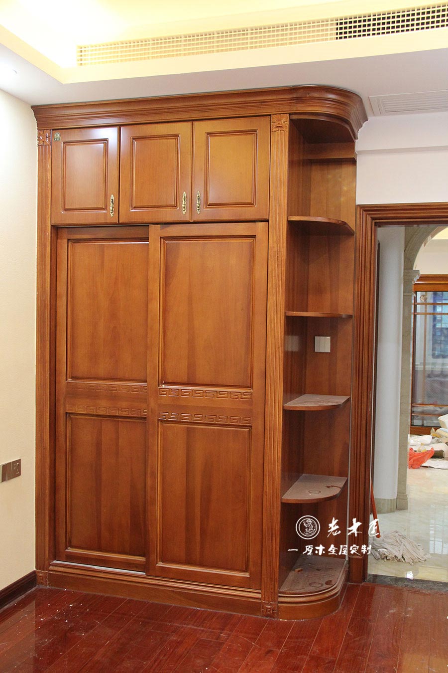 臥室原木衣柜效果圖