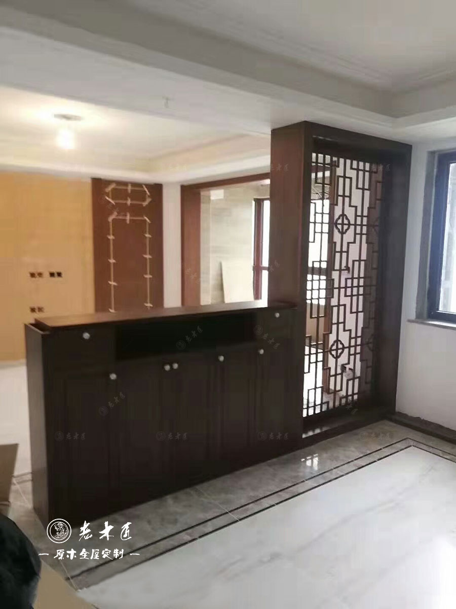 新中式原木定制安裝現(xiàn)場(chǎng)