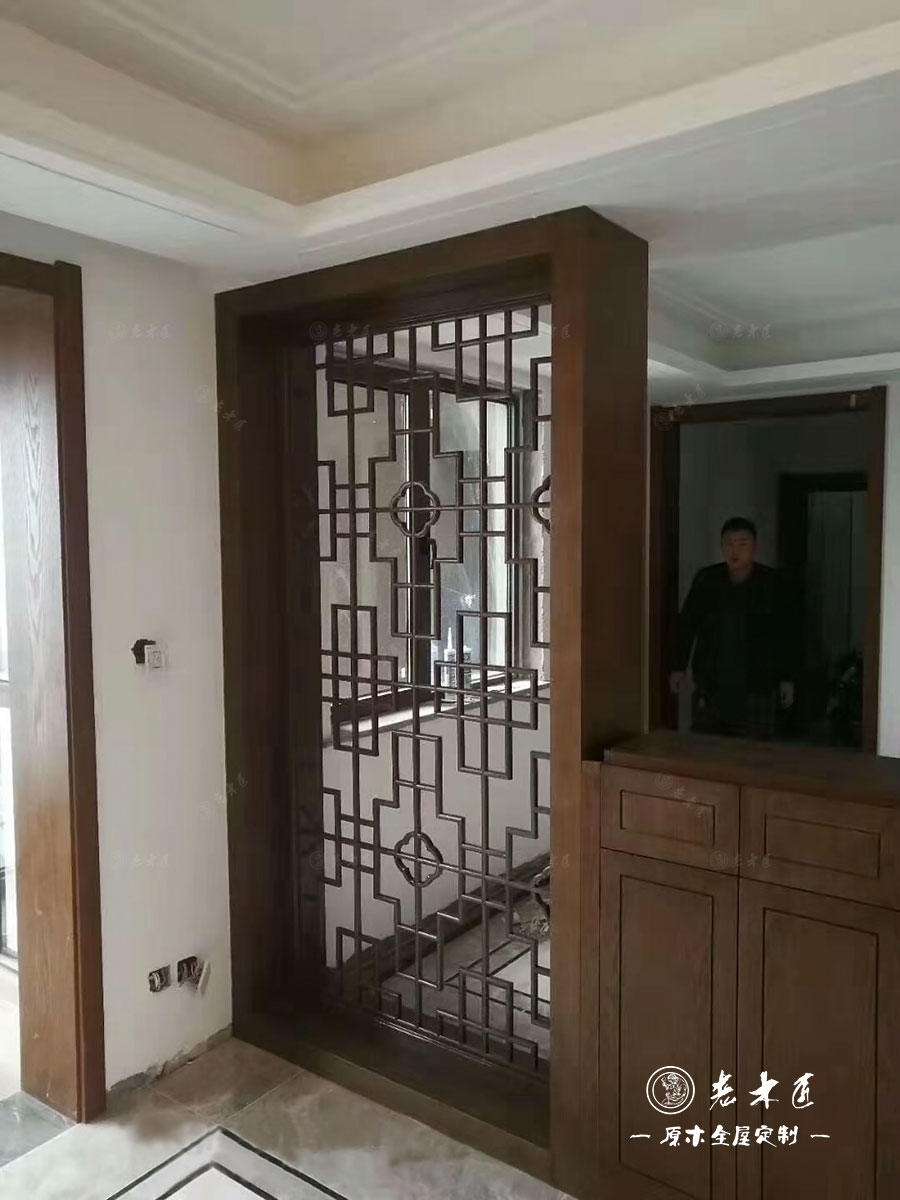 新中式原木定制安裝現(xiàn)場(chǎng)