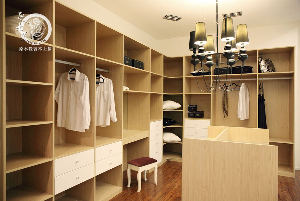 極簡(jiǎn)輕奢衣帽間效果圖