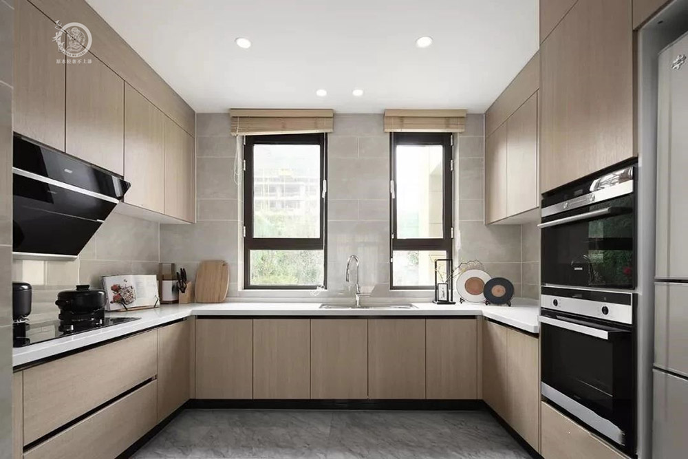 輕奢廚房定制