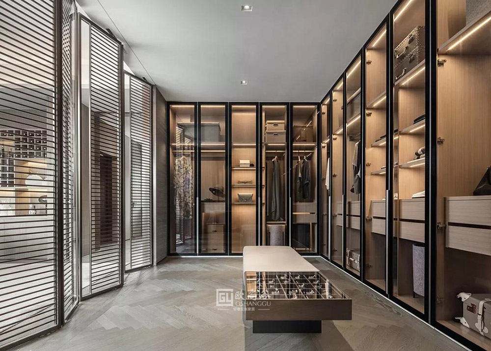 極簡輕奢衣帽間