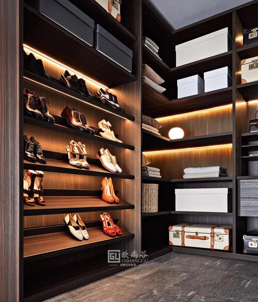 極簡輕奢衣帽間