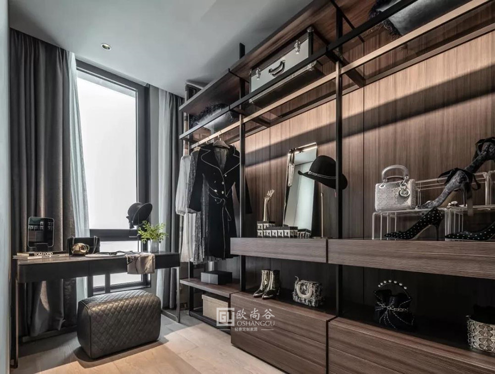 極簡輕奢衣帽間