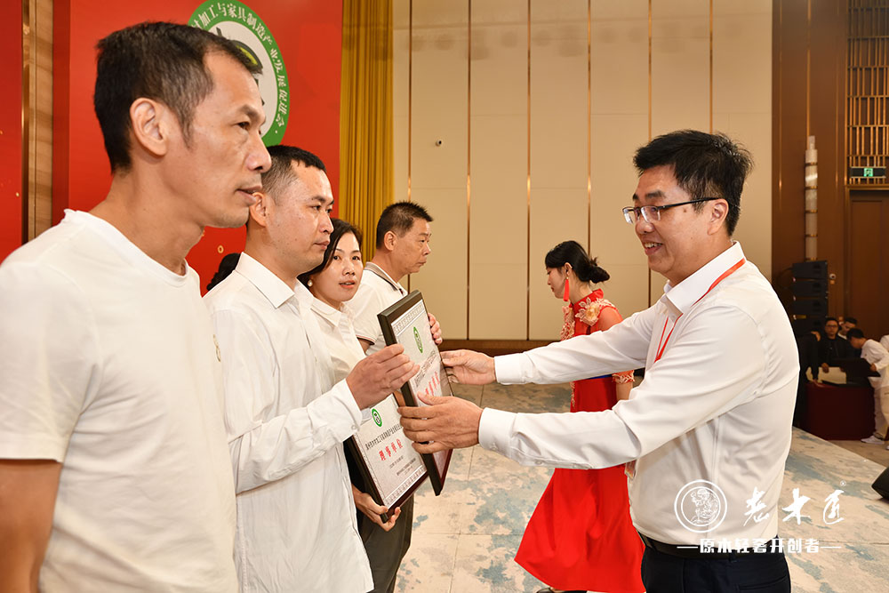 漳州市木材加工與家具制造產(chǎn)業(yè)發(fā)展促進(jìn)會(huì)成立大會(huì)