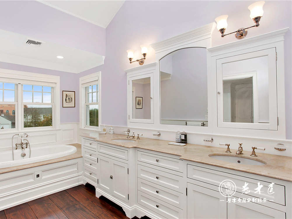 白色風(fēng)格歐式衛(wèi)生間浴室柜設(shè)計