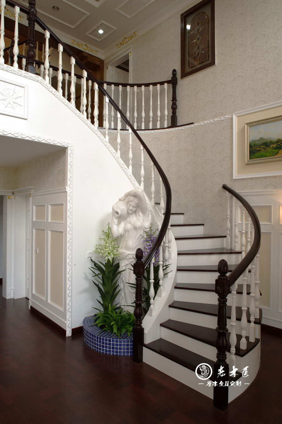 簡(jiǎn)歐實(shí)木樓梯裝修效果圖